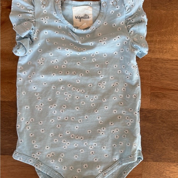 Bundle of 4 12 month onesies in great condition - Picture 6 of 11